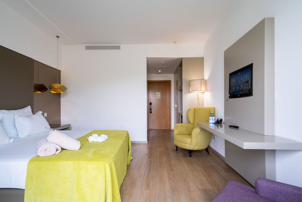 Delfim Douro Hotel Double or Twin Room, 1 Double or 2 Twin Beds, River View 7
