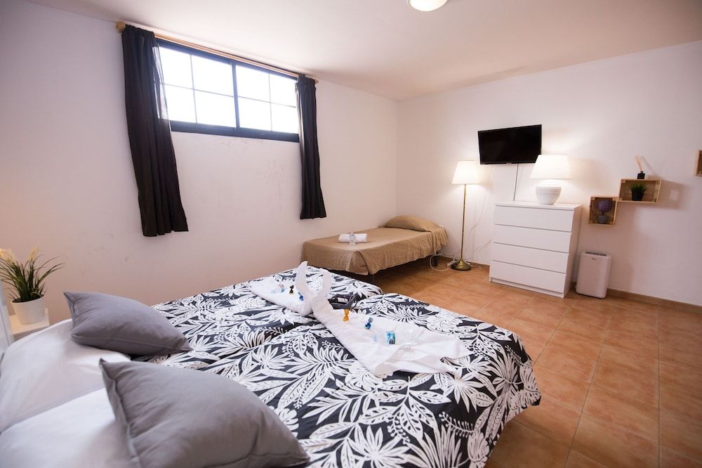 Surf Riders Fuerteventura - Adults Only Family Room, Shared Bathroom 2