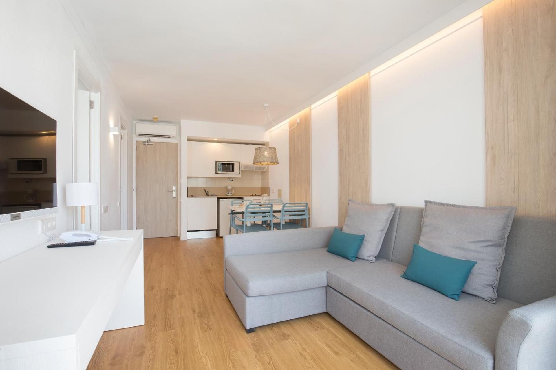 Premium One-Bedroom Apartment with Whirlpool Bath with Side Sea View