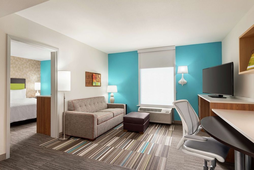 Suite, 1 Queen Bed, Accessible, Bathtub