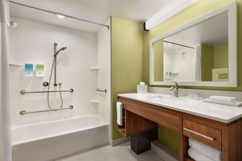 Studio, 2 Queen Beds, Accessible, Bathtub