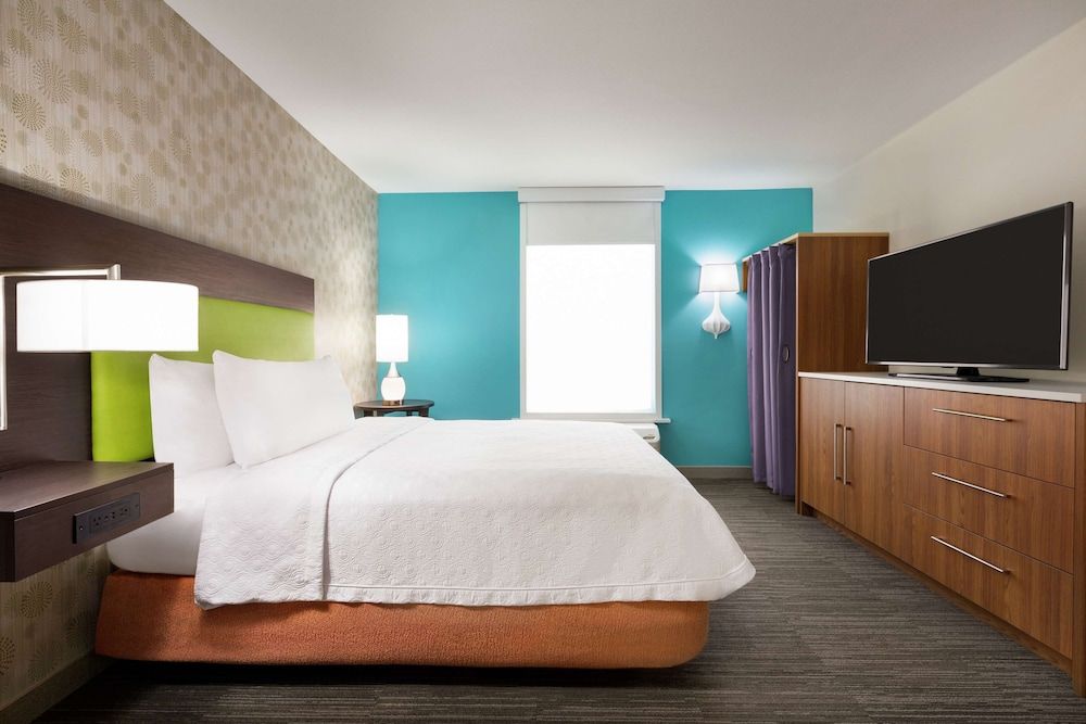 Suite, 1 Queen Bed, Accessible (Roll-In Shower)
