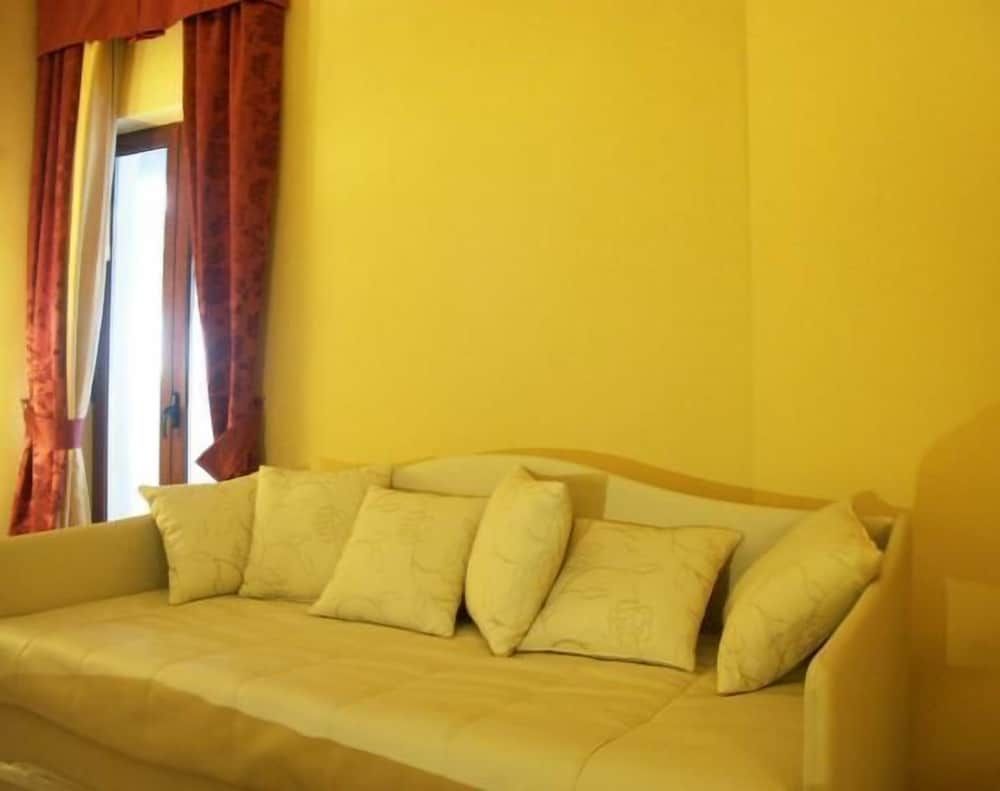 Hotel San Michele Family Room (per 2 adulti e 2 bambini) 4