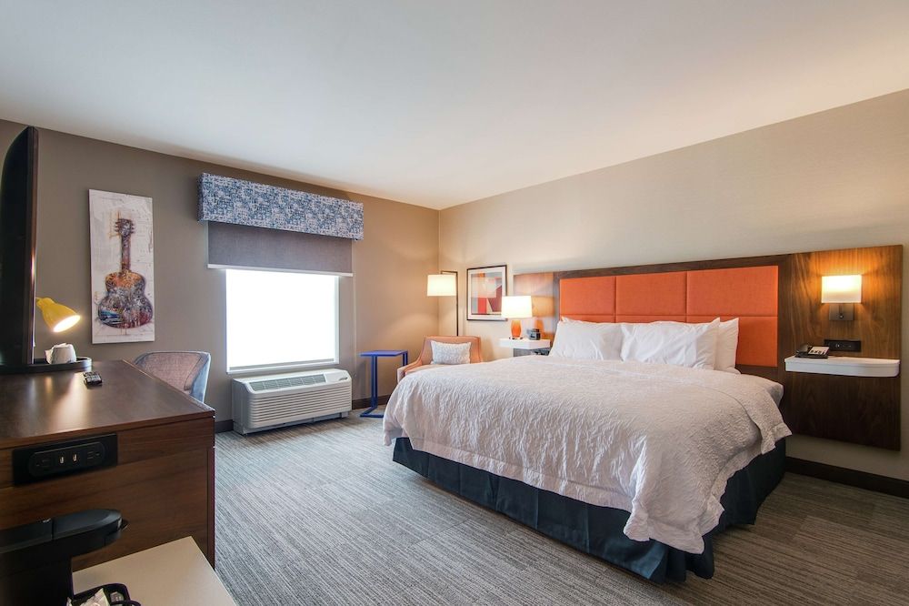 Room, 1 King Bed, Microwave