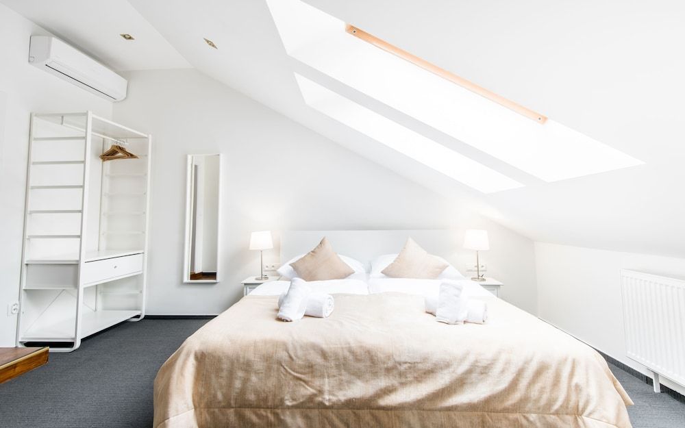 Downtown Bratislava B&B Grand Room, 2 Bedrooms, Private Bathroom 2