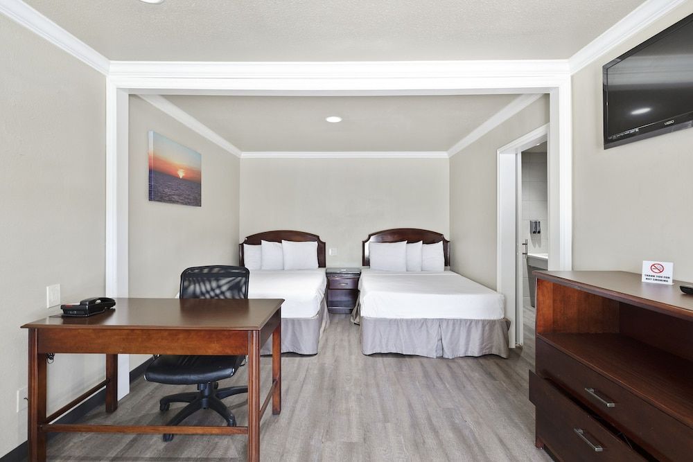 Deluxe Studio Suite, Multiple Beds, Non Smoking, Kitchenette