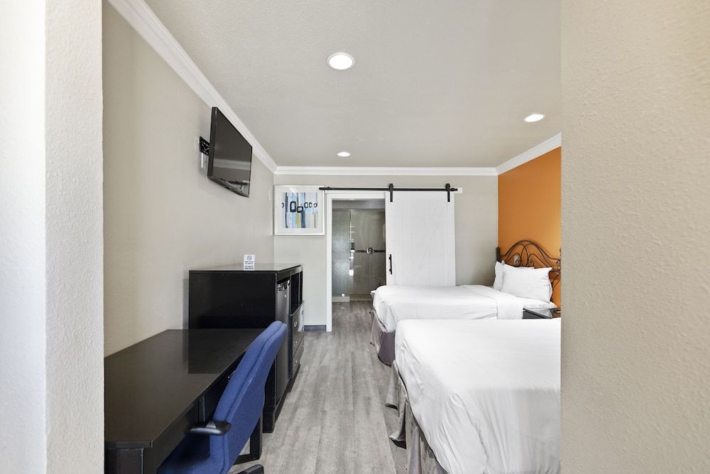 Deluxe Room, 2 Double Beds, Non Smoking, Ground Floor