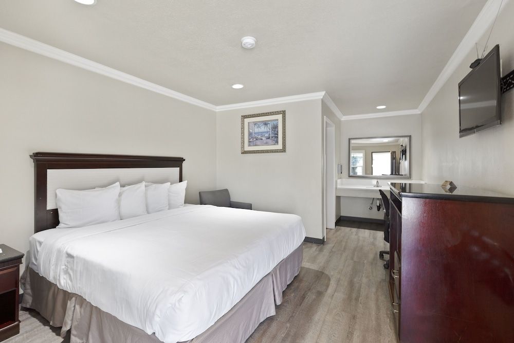 Deluxe Room, 1 King Bed, Non Smoking