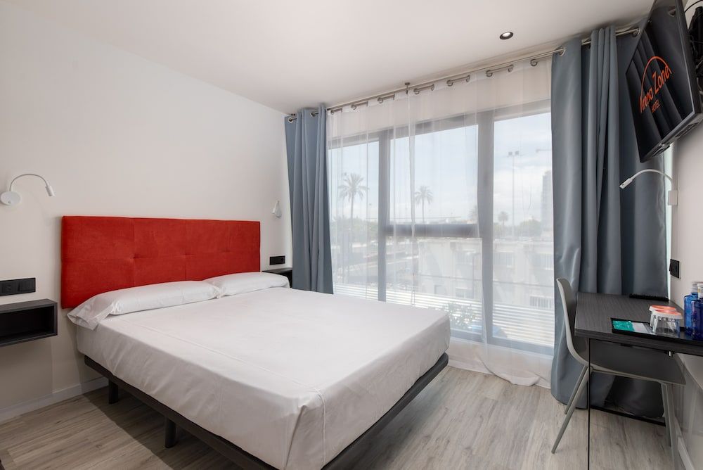 Arena Zone Hotel Double Room, 1 King Bed 2