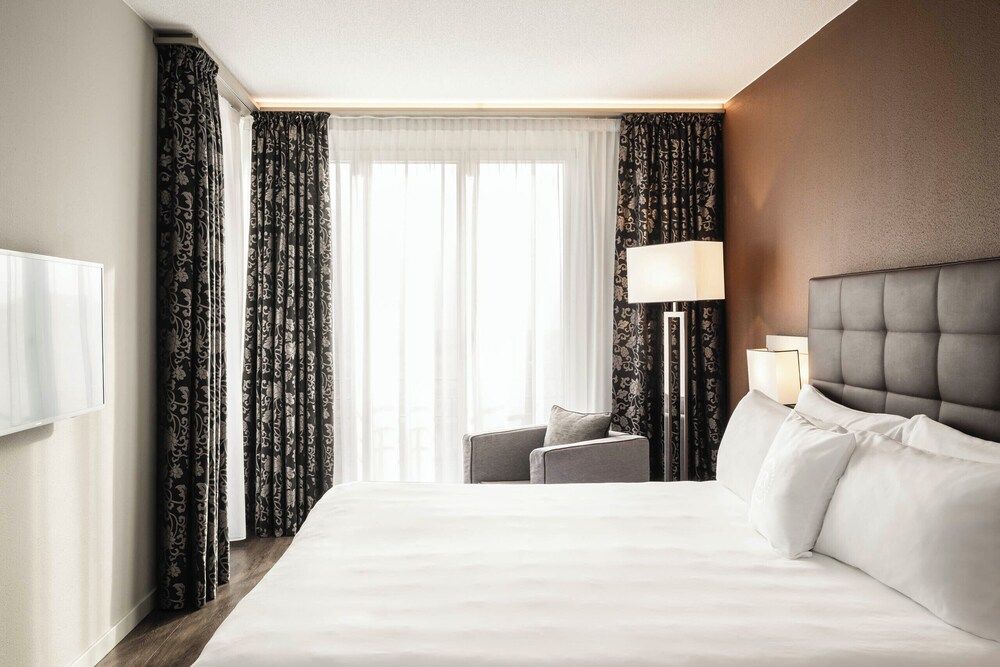 Suite, Balcony (Lake & Mountain View)