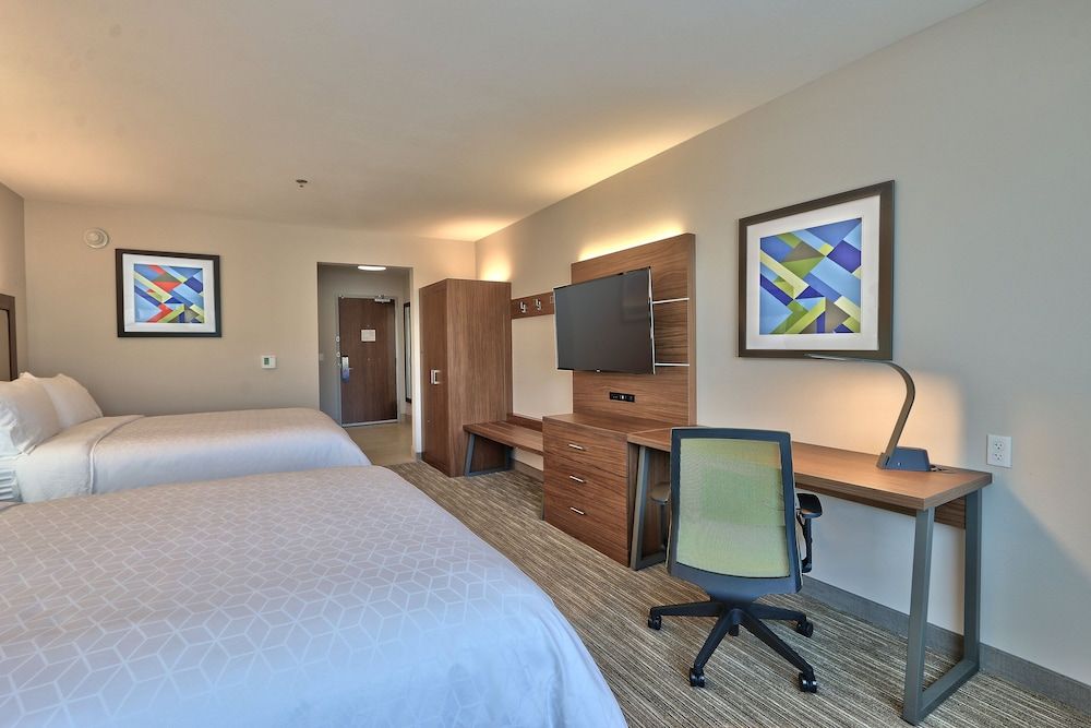 Standard Room, 2 Queen Beds, Roll-in Shower (Roll-In Shower)