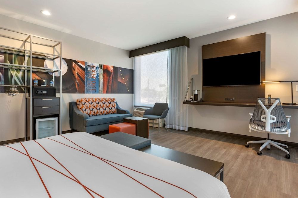 Standard Room, 1 King Bed, Non Smoking, Corner