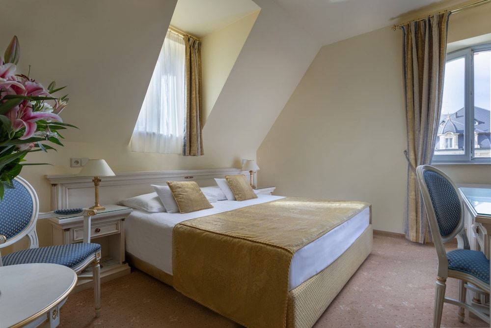 Savoy Westend Hotel Deluxe Double Room 2