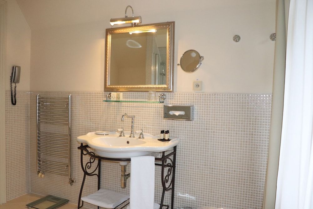 Savoy Westend Hotel Superior Single Room 3