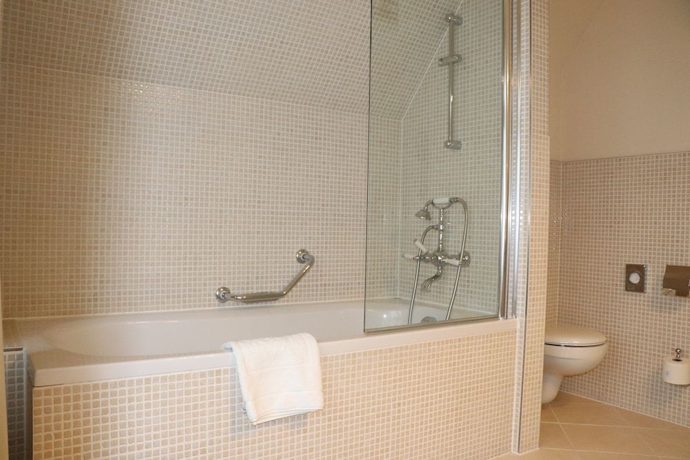 Savoy Westend Hotel Superior Single Room 4