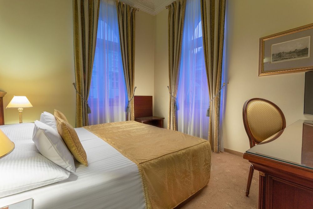 Savoy Westend Hotel Deluxe Double Room
