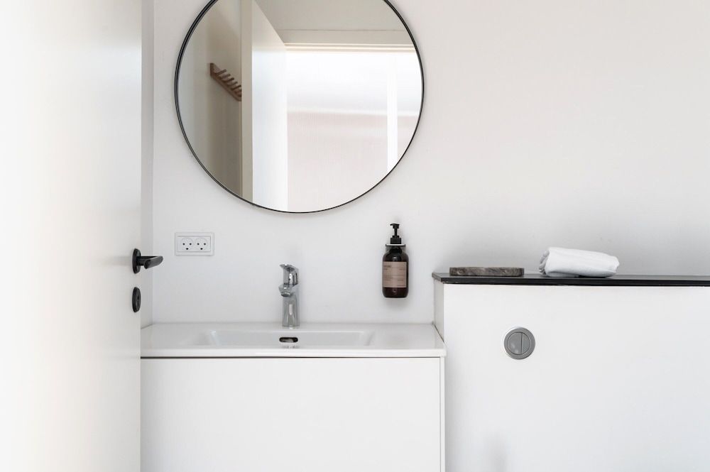 The Lakes apartments by Daniel&Jacob’s 1 Bedroom Apartment 8