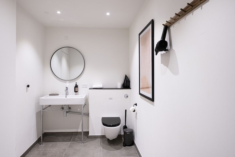 The Lakes apartments by Daniel&Jacob’s 1 Bedroom Apartment 7