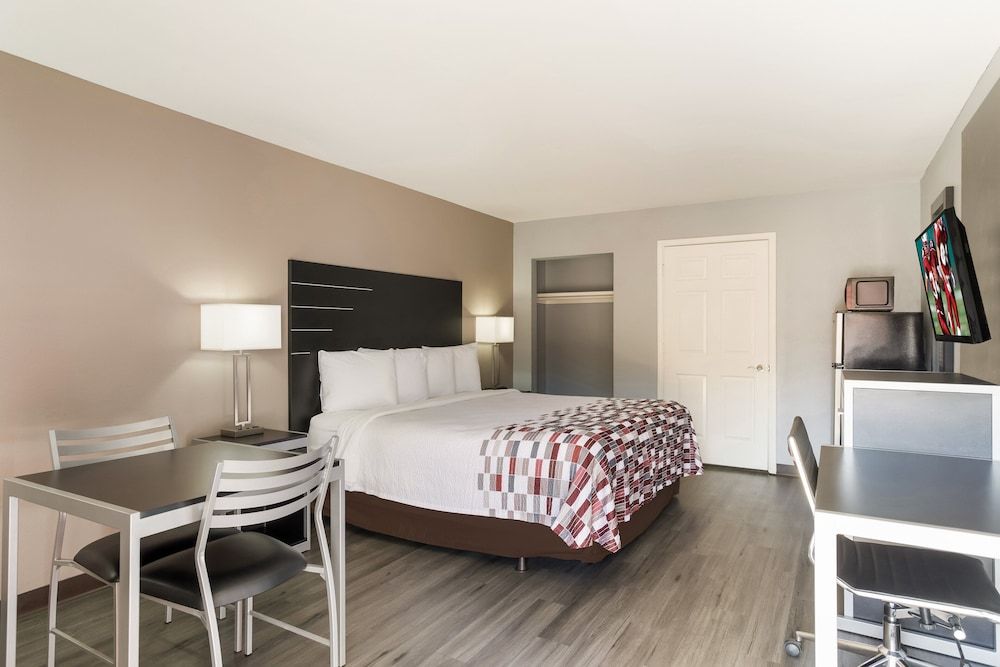 undefined Red Roof Inn & Suites Athens, AL