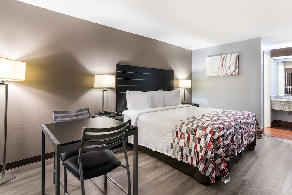 undefined Red Roof Inn & Suites Athens, AL 3