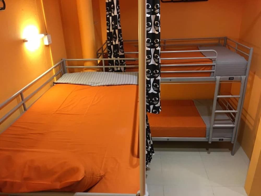 Standard bed in 6 beds mixed dormitory