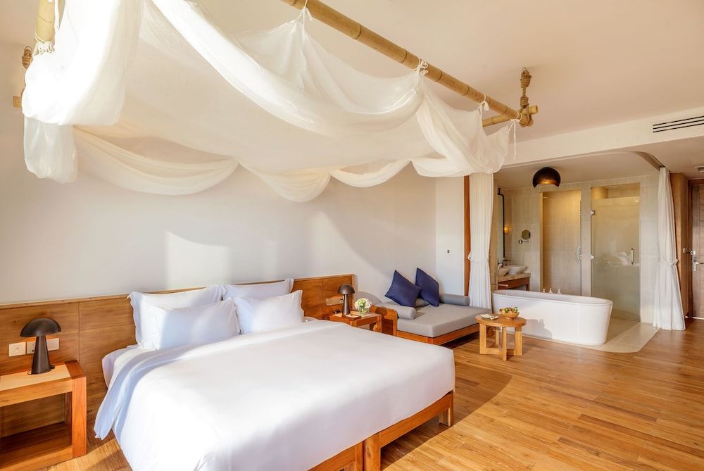 Ana Mandara Cam Ranh Seaview Deluxe with King Bed 4