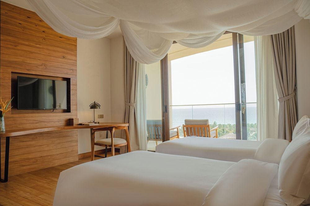 Ana Mandara Cam Ranh Seaview Deluxe with 2 Single Beds 3