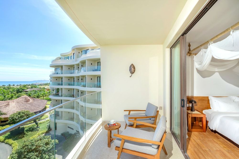 Ana Mandara Cam Ranh Seaview Deluxe with 2 Single Beds 5