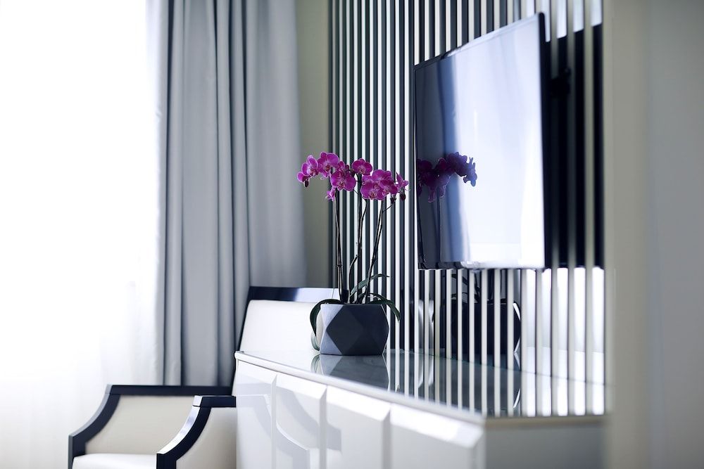 Hotel 9 Luxury King Room 14