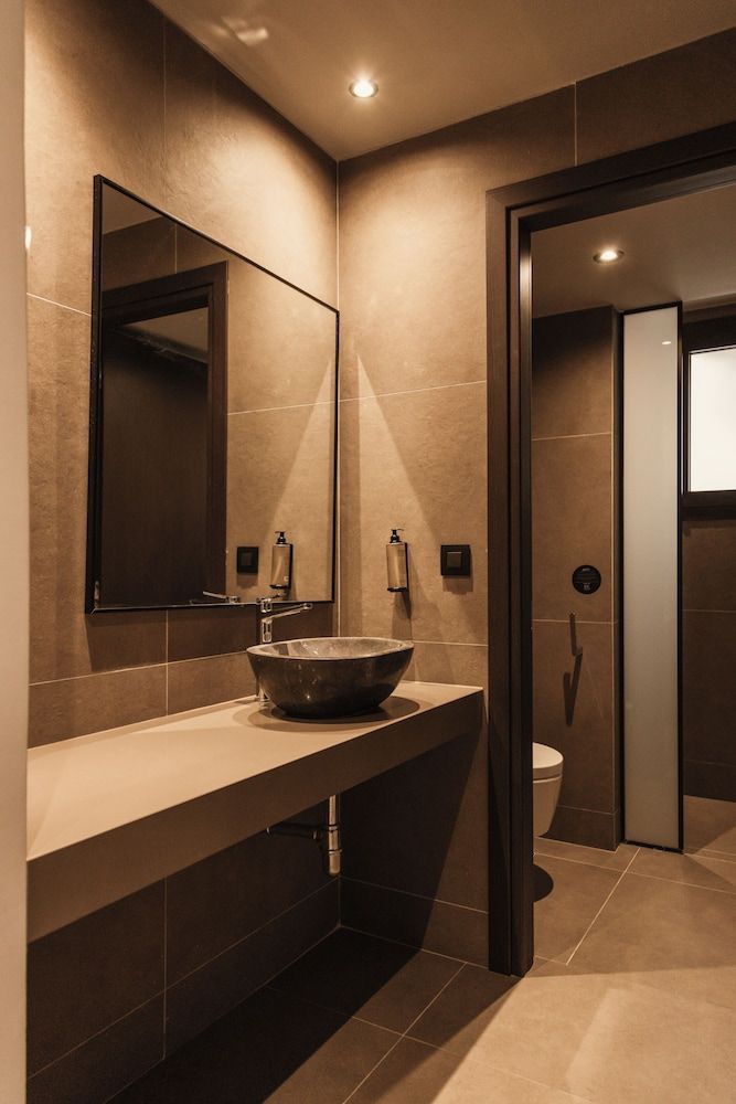 Suite with Sharing Pool