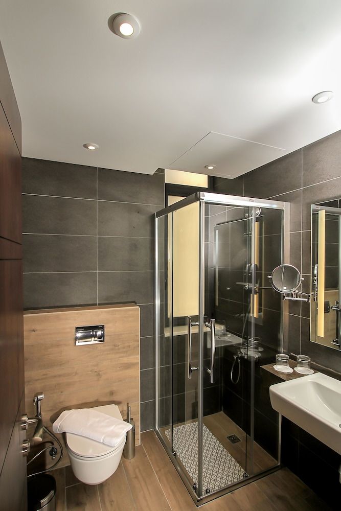 The Compass Hotel Classic Double or Twin Room, 1 Bedroom, Private Bathroom 5