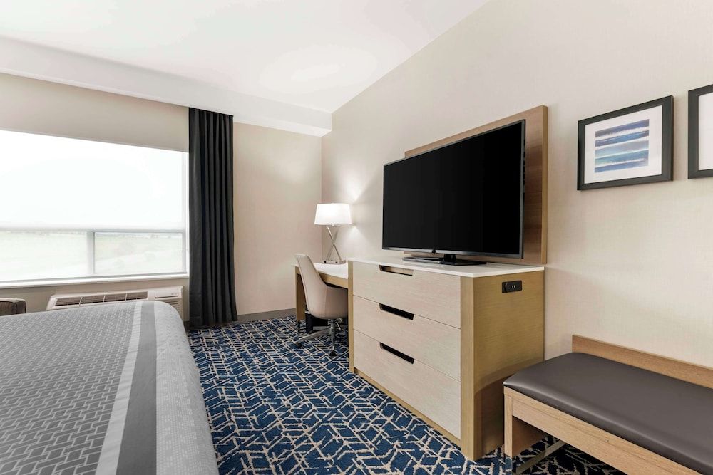 Suite, 1 King Bed, Non Smoking (with Sofabed)