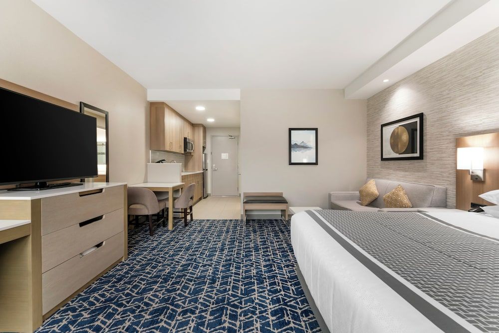 Suite, 1 King Bed, Non Smoking, Kitchenette (Shower Only;with Sofabed)