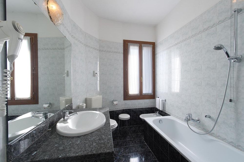 undefined Hotel Cristallo 9