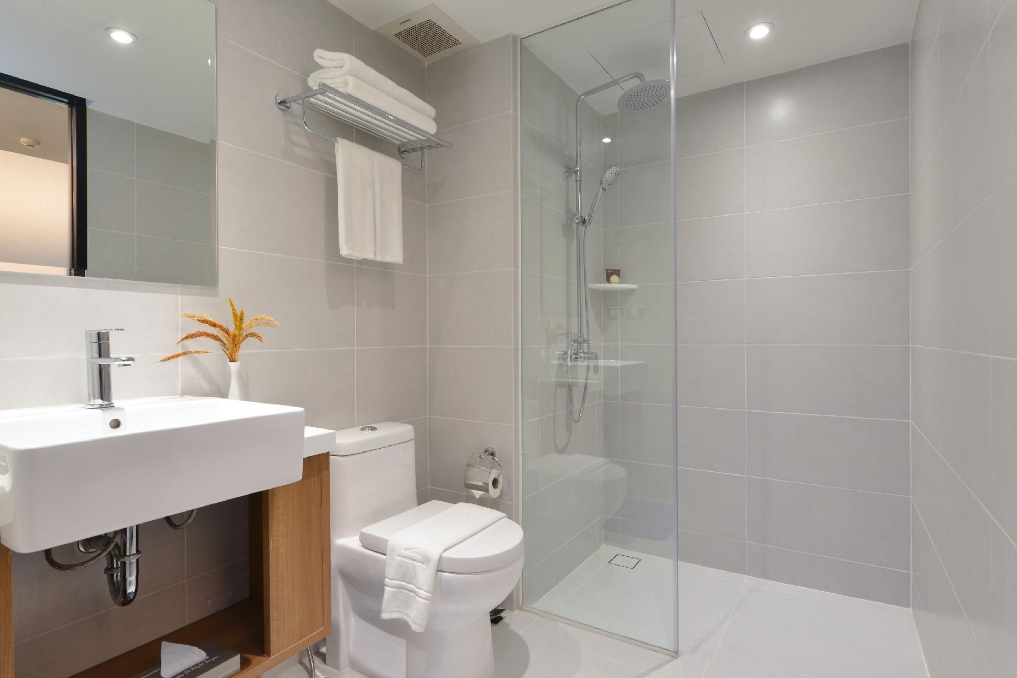 Aspira One Sutthisan Deluxe Queen Room 3