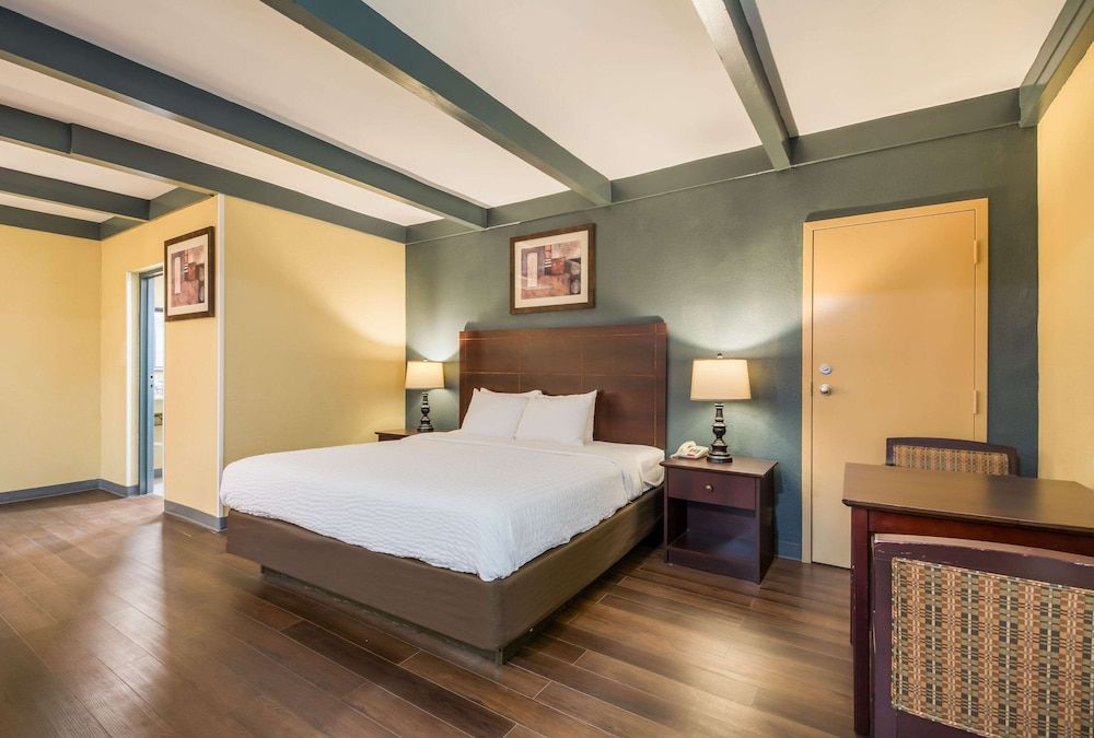 Suburban Studios Buffalo Airport Room, 2 Queen Beds, Non Smoking (Efficiency) 6