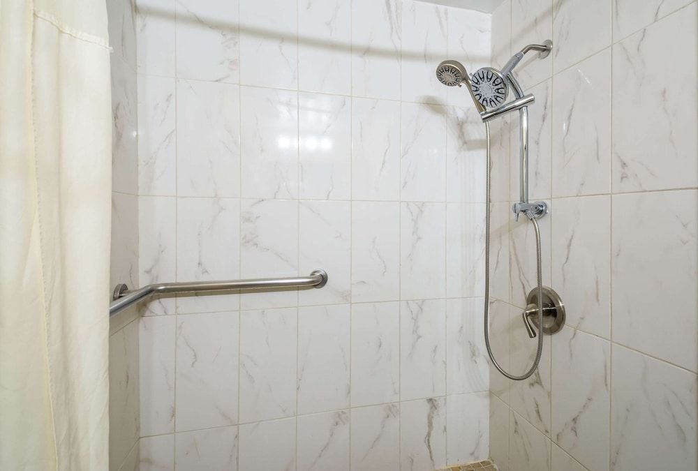 Suburban Studios Buffalo Airport Room, 2 Queen Beds, Non Smoking (Efficiency) 12