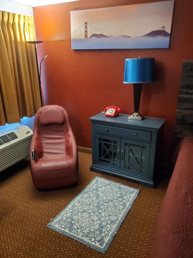 Americana Inn Standard Room, 1 King Bed, Non Smoking 31