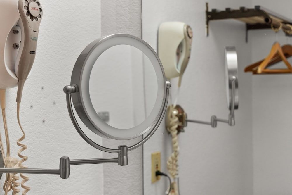 Americana Inn Standard Room, 2 Queen Beds, Non Smoking 9