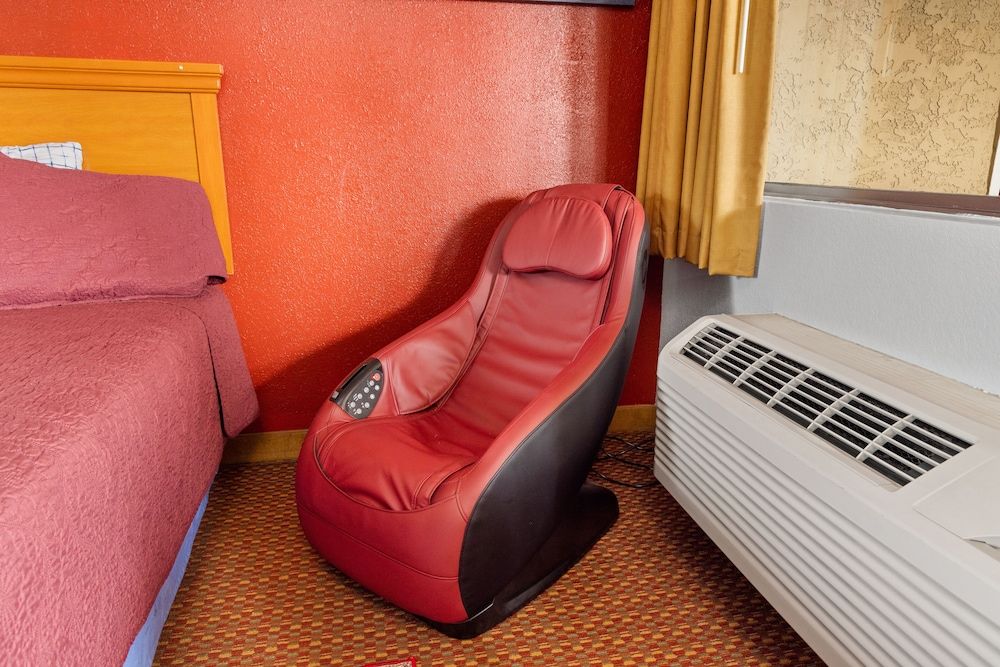 Americana Inn Standard Room, 1 King Bed, Non Smoking 34