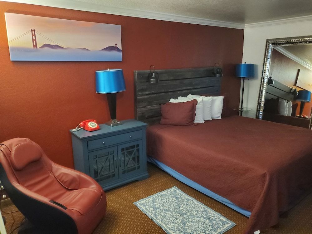 Americana Inn Standard Room, 1 King Bed, Non Smoking 15