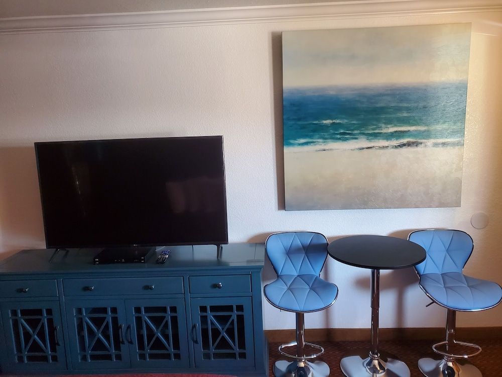 Americana Inn Standard Room, 1 King Bed, Non Smoking 30