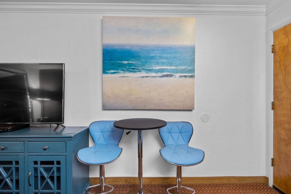 Americana Inn Standard Room, 1 King Bed, Non Smoking 27