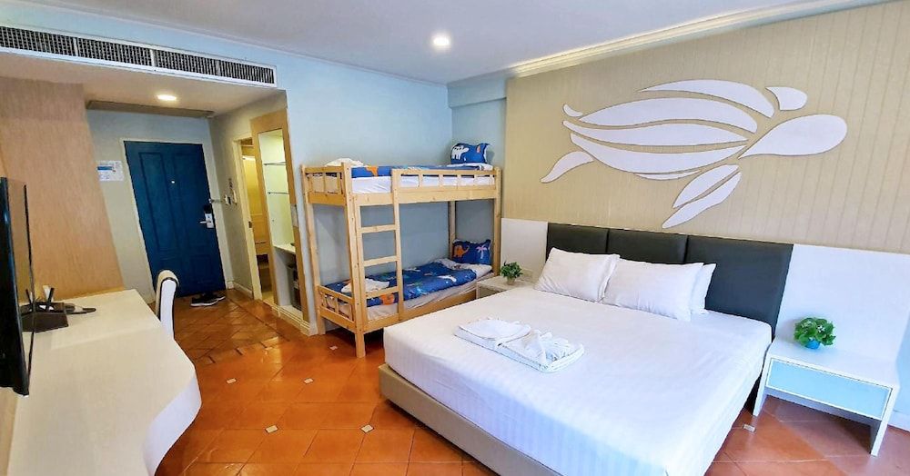 Superior Bunk Bed Pool Access