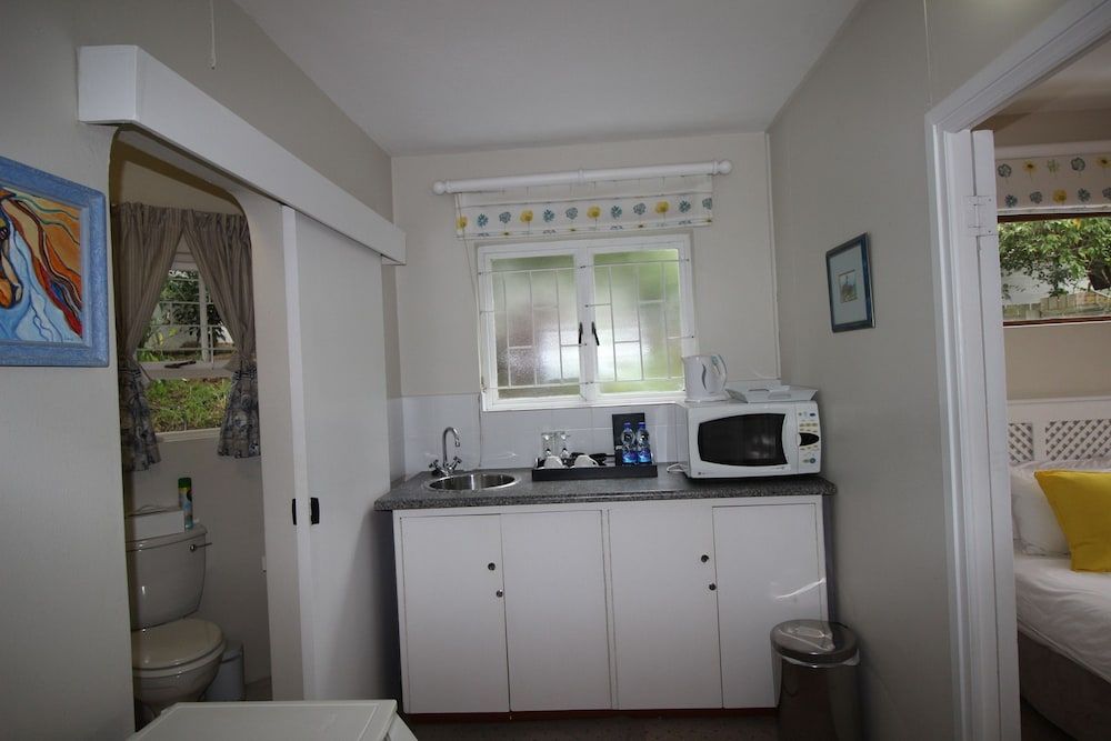 La Boheme Bed and Breakfast Twin Room 4