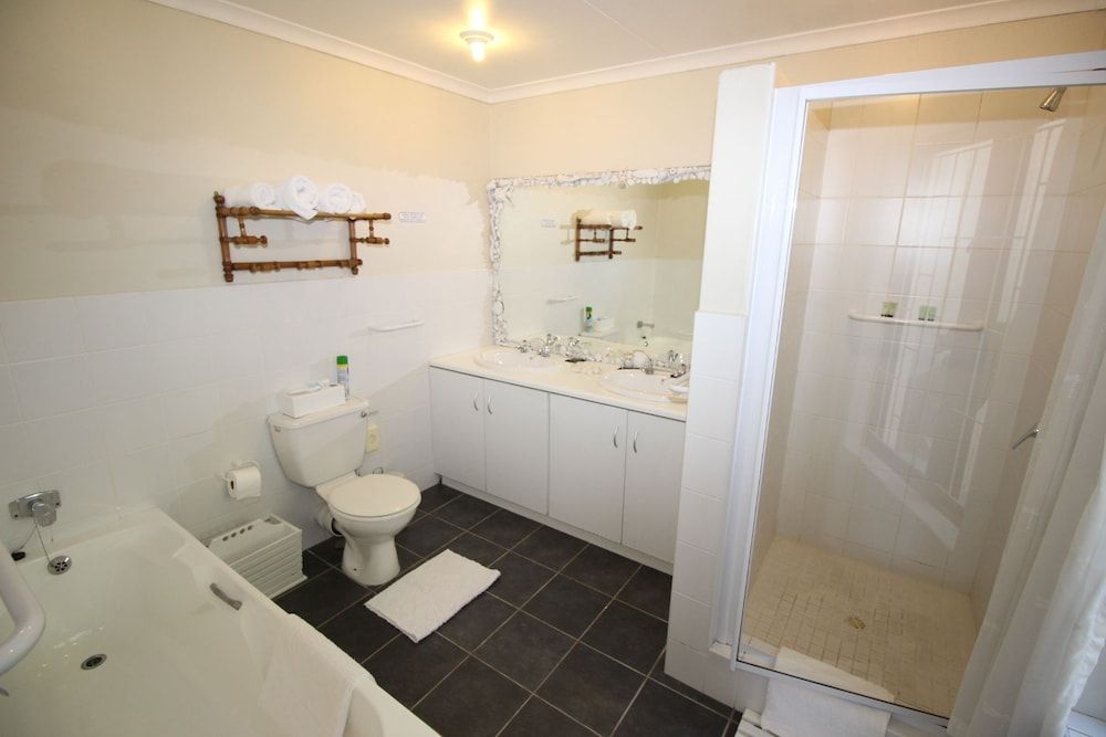 La Boheme Bed and Breakfast King Size Room 5