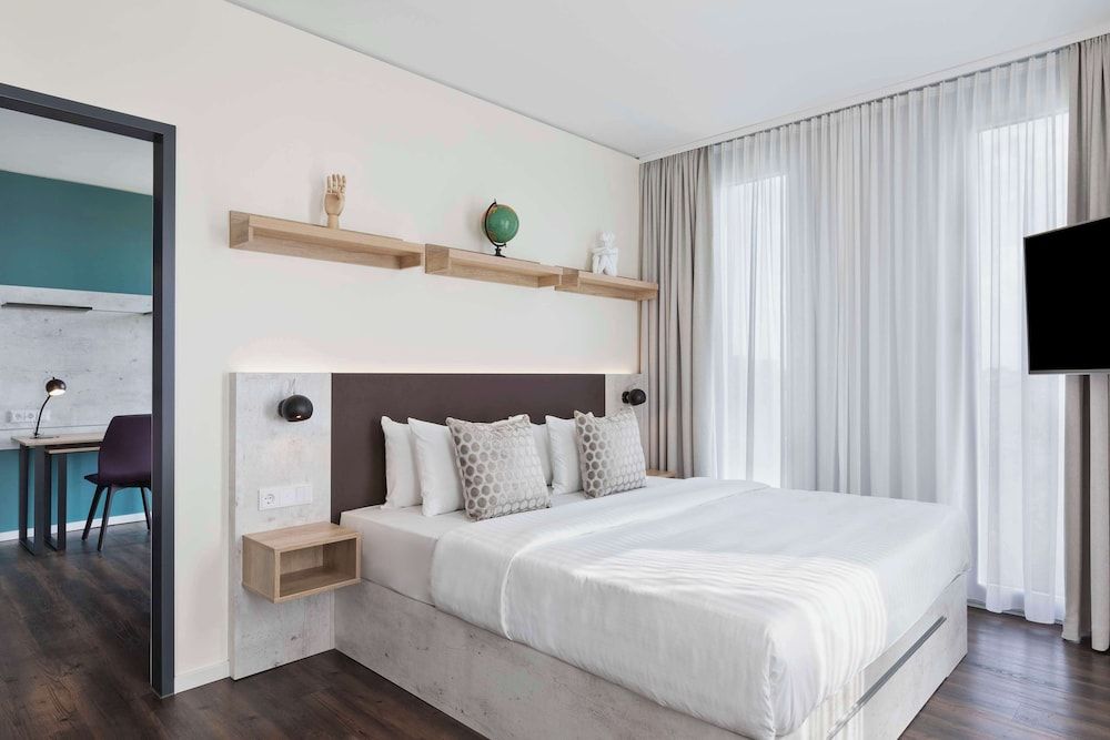 Stellaris Apartment Hotel Superior Apartment (King Bed) 6