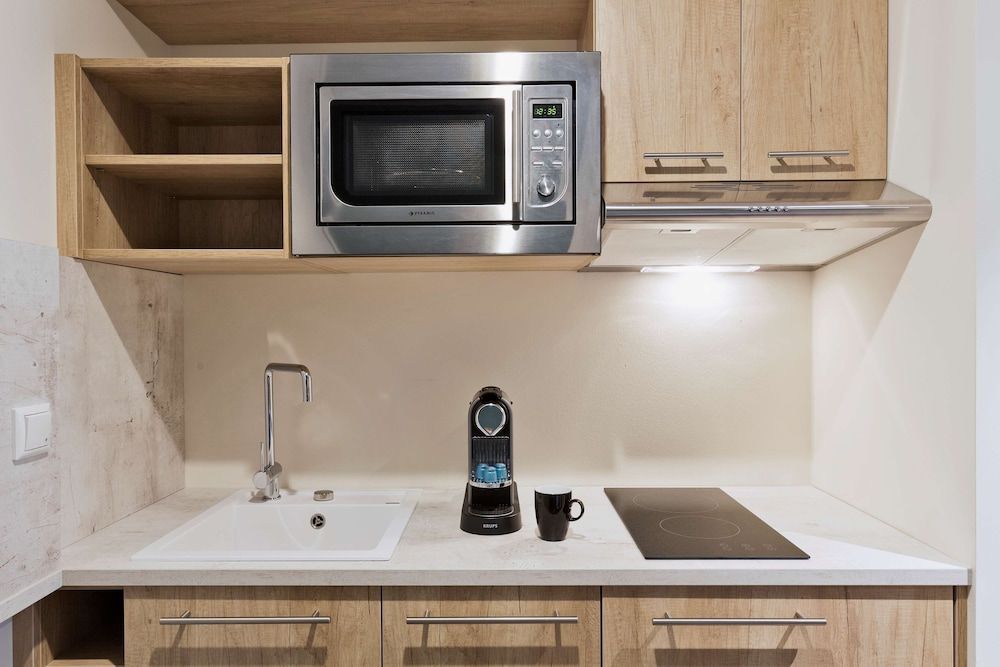 Stellaris Apartment Hotel Superior Apartment (King Bed) 9