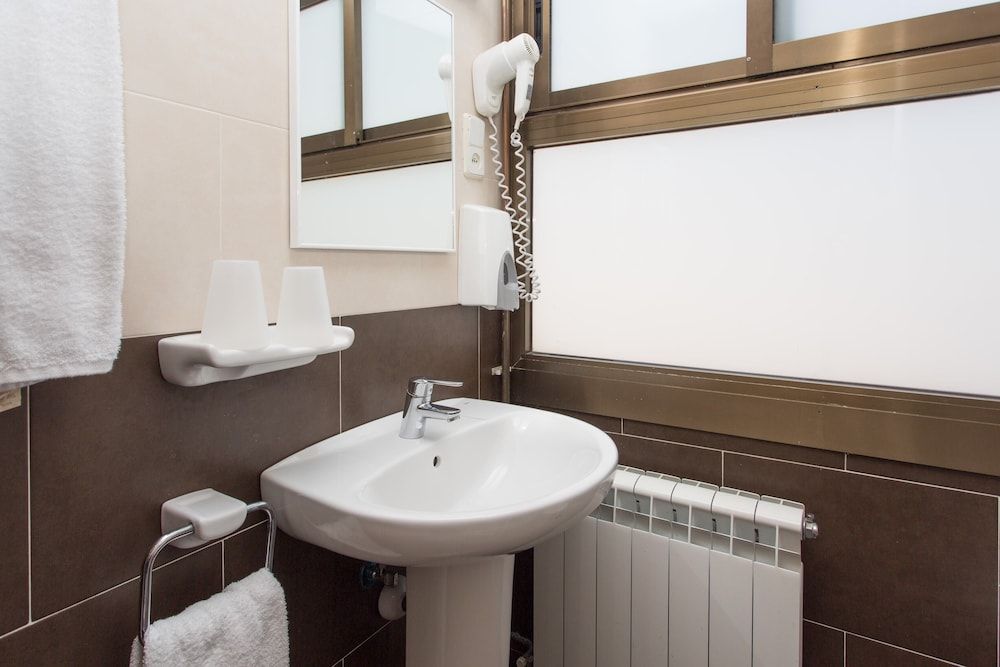 Hostal Sans Comfort Room, Balcony, City View 5