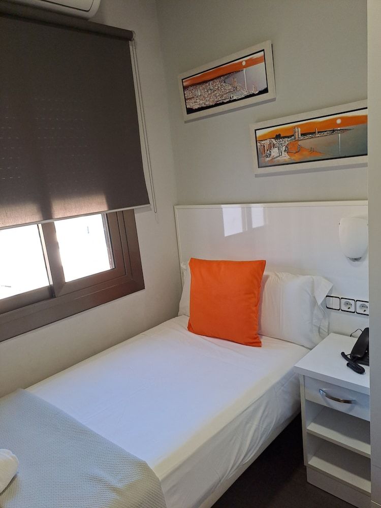 undefined Hostal Sans 4